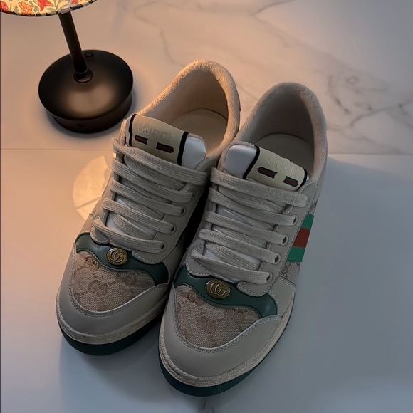 Gucci Beige and Green Sneakers. - Picture 1 of 5